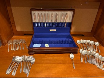 Vintage COMMUNITY Silver Plate Silverware Set W/ Chest