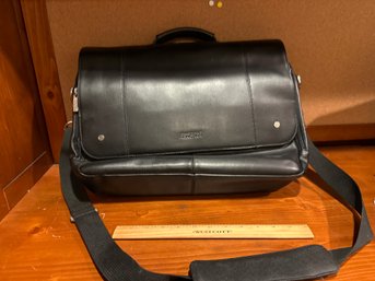 Kenneth Cole Reaction Leather Flapover Laptop Brief 529805 Black Excellent Condition
