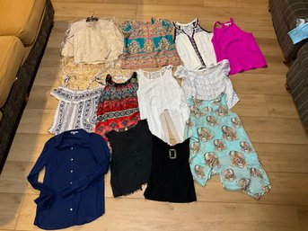 Large Lot Of CUTE Ladies Size Medium Summer Tops