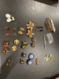 Estate Sale Jewelry Lot Of Ladies Vintage Fashion Earrings Post Clip On Screw On Plus See All Photos