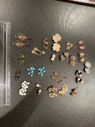 Estate Sale Jewelry Lot Of Ladies Vintage Fashion Earrings Post Clip On Screw On See All Photos