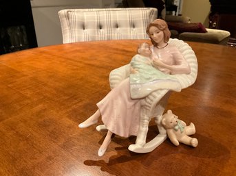 2001 Lenox Figurine Mother's Precious Gift 24 K Gold Mom Baby Child Teddy