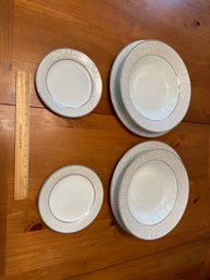Mikasa Parchment Set Of Serving Pieces 2 Bread Butter 2 Serving Bowls And 2 Serving Plates All Excellent