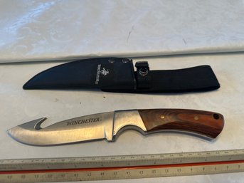 Winchester Gut Hook Survival Knife In Excellent Condition