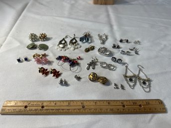 Estate Sale Jewelry Lot Ladies Fashion Earrings Please See All Photos