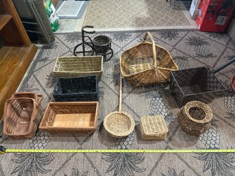 Great Lot Of Wicker And Fabric Baskets, Planters Various Sizes And Shapes. Please See All Photos.