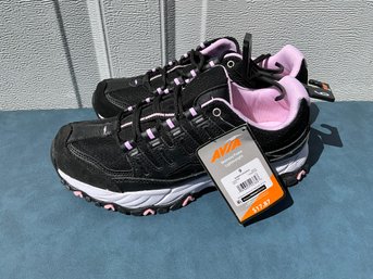 New Ladies Size 9 AVIA Sneakers