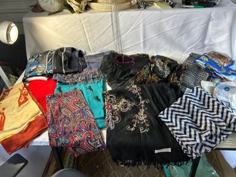 Estate Sale Lot Of Ladies Fashion Scarves