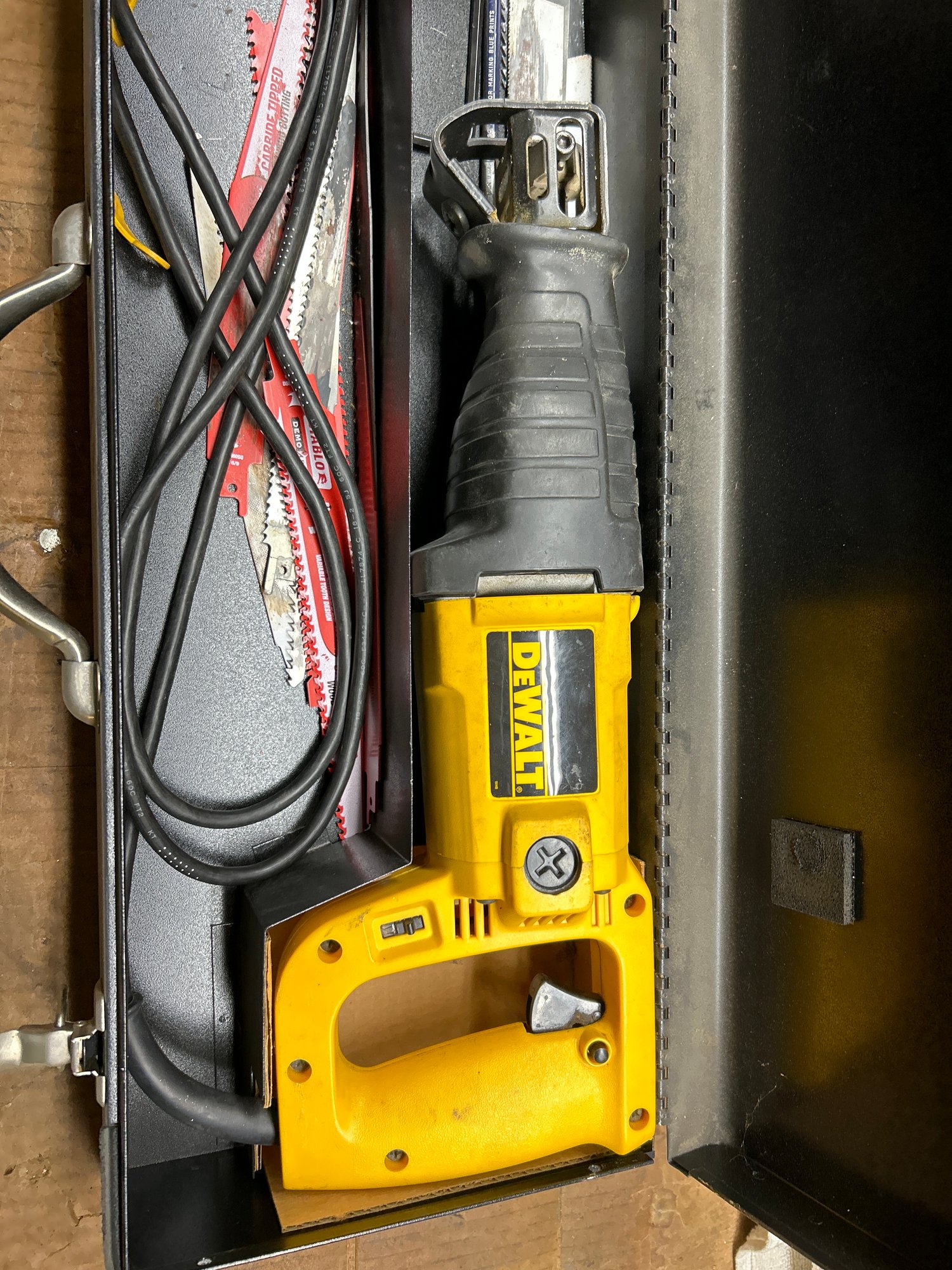 Dewalt DW304 Reciprocating Saw 120 V AC Only In Case With Some