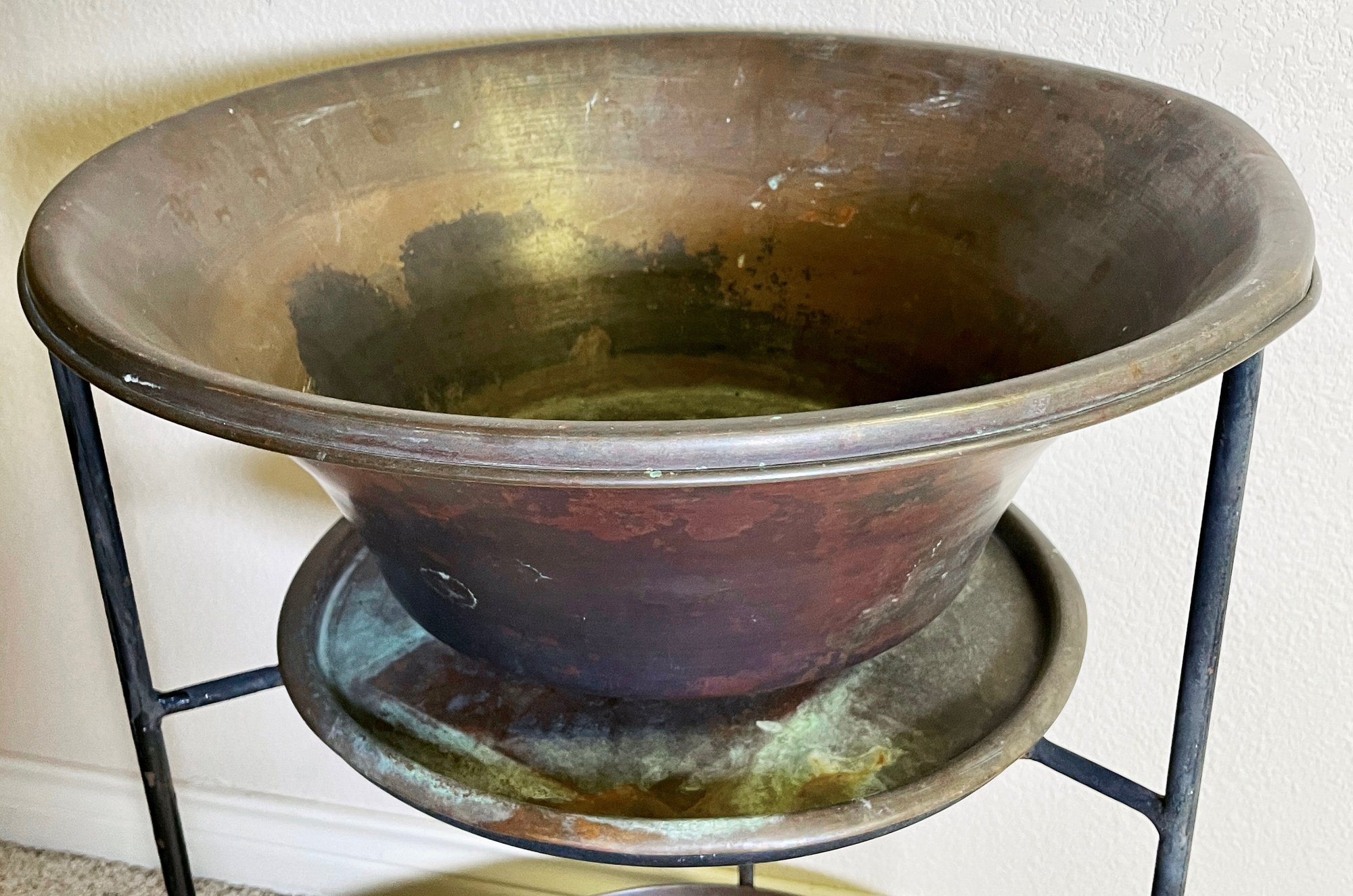 Beautiful Copper Planter On 2tiered Metal Stand 28554