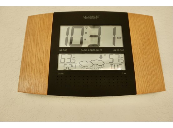LaCrosse Atomic Clock With Outdoor Temperature And Weather Forecast