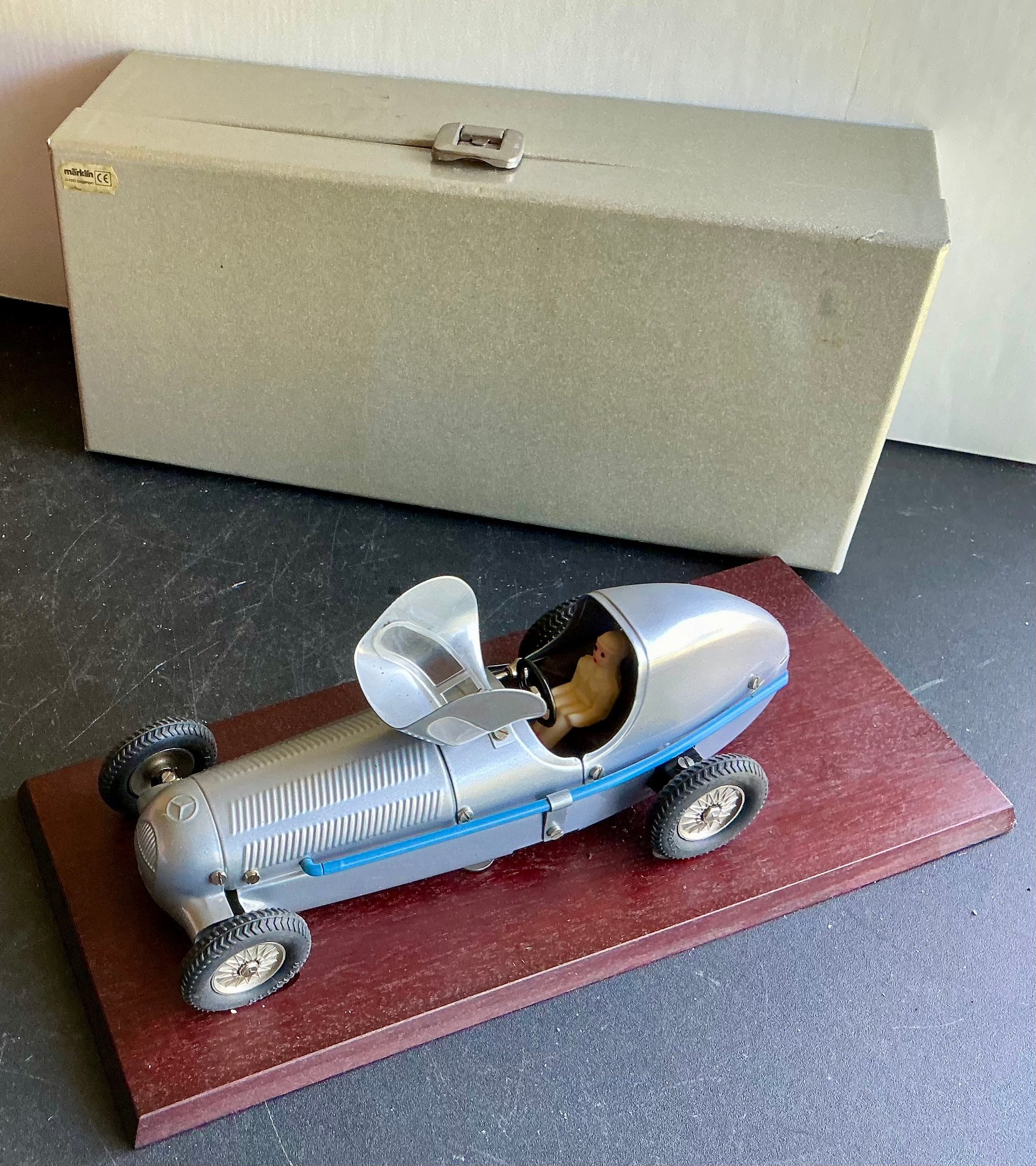 MARKLIN 1096 MERCEDES BENZ RENNWAGEN W 25 SILBERFIEL WIND-UP RACE