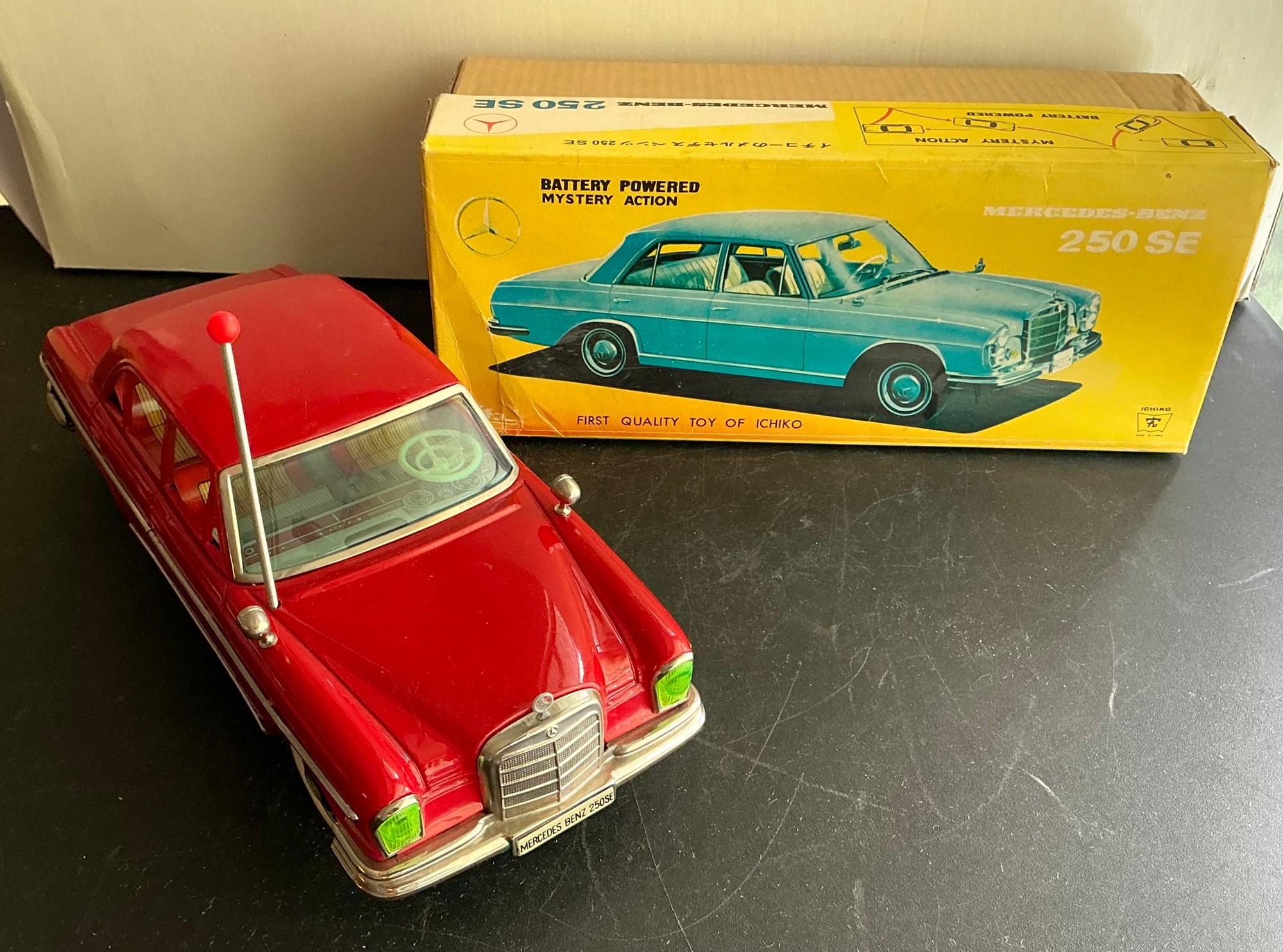 A Mercedes-Benz 300 SE scalemodel by Ichiko A Mercedes-Benz 300 SE scalemodel by Ichiko