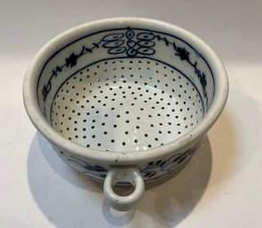 Antique Blue Onion Colander/Strainer  No Handle