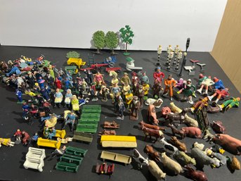 Assorted Vintage Metal Miniature Train Display Pieces