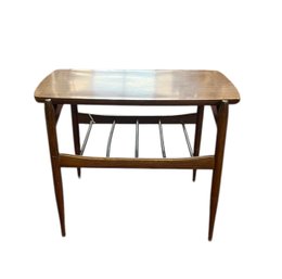 Vintage MCM Wood Laminate End Side Table - 21.5 H, 28 X 19