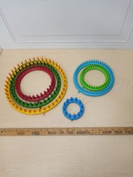 6 Round Knitting Looms In Assorted Sizes And Colors With Pegs, Up To 11' Diameter