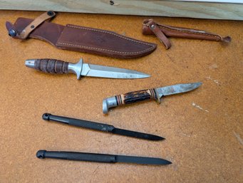 Western USA And C.I. Japan Fixed Blade Knives, Muela & Montini Sheaths, Trainers