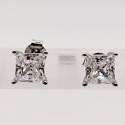 SU Sterling Silver Stud Earrings 1.2G