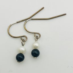 Sterling White And Black Stone Dangle Earrings 0.7 G