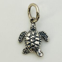 Sterling Sea Turtle Pendant 0.9 G