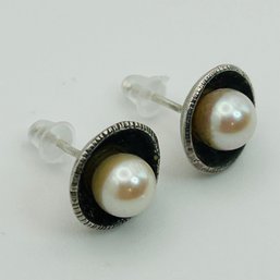 Signed Sterling Pearl Earrings. 2.7g