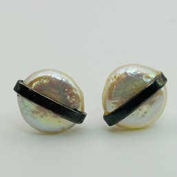 Sterling Pearl Earrings. 2.5g
