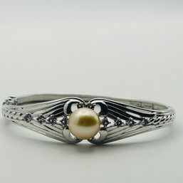 Signed Sterling Bangle Bracelet. 18.9g
