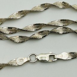 Sterling Twist Flat Chain Necklace. 10.5g