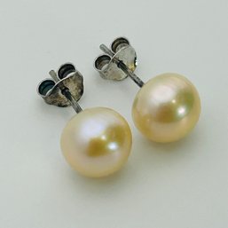 Sterling Pearl Earrings 1.7g