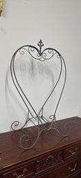 Metal Heart Display Plant Stand