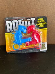 Robot Finger Fighters Are Miniature Toy Robots