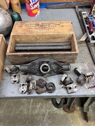 Vintage Armstrong Pipe Threader Die Stock Set Bridgeport CT Ratchet Threading Tool W/ Box