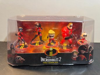 Disney Pixar The Incredibles 2 Family Figurine Pack, Featuring Characters Mr. Incredible, Elastigirl, Violet,