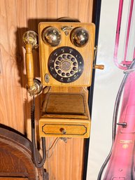 Thomas Museum Series Limited Edition 1927 Antique Wall Telephone Replica.