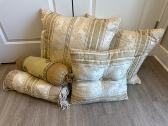 Decorative Throw Pillows