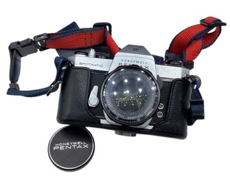 COLLECTIBLE VINTAGE: HONEYWELL PENTAX SPOTMATIC ANALOG FILM CAMERA WITH ASAHI TAKUMAR  1:1.8/55 LENS