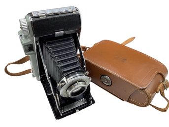 COLLECTIBLE VINTAGE: KODAK TOURIST ANALOG CAMERA WITH ORIGINAL LEATHER CARRYING CASE