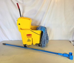 Rubbermaid Commercial Products WaveBrake Wringer Mop Bucket