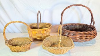 Antique And Vintage Market - Gathering Baskets