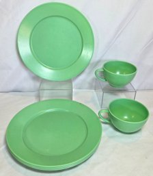 1950s Green Melamine Hemco Cups And Plates
