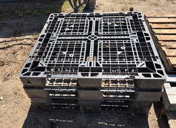 4 Heavy Duty Plastic Pallets