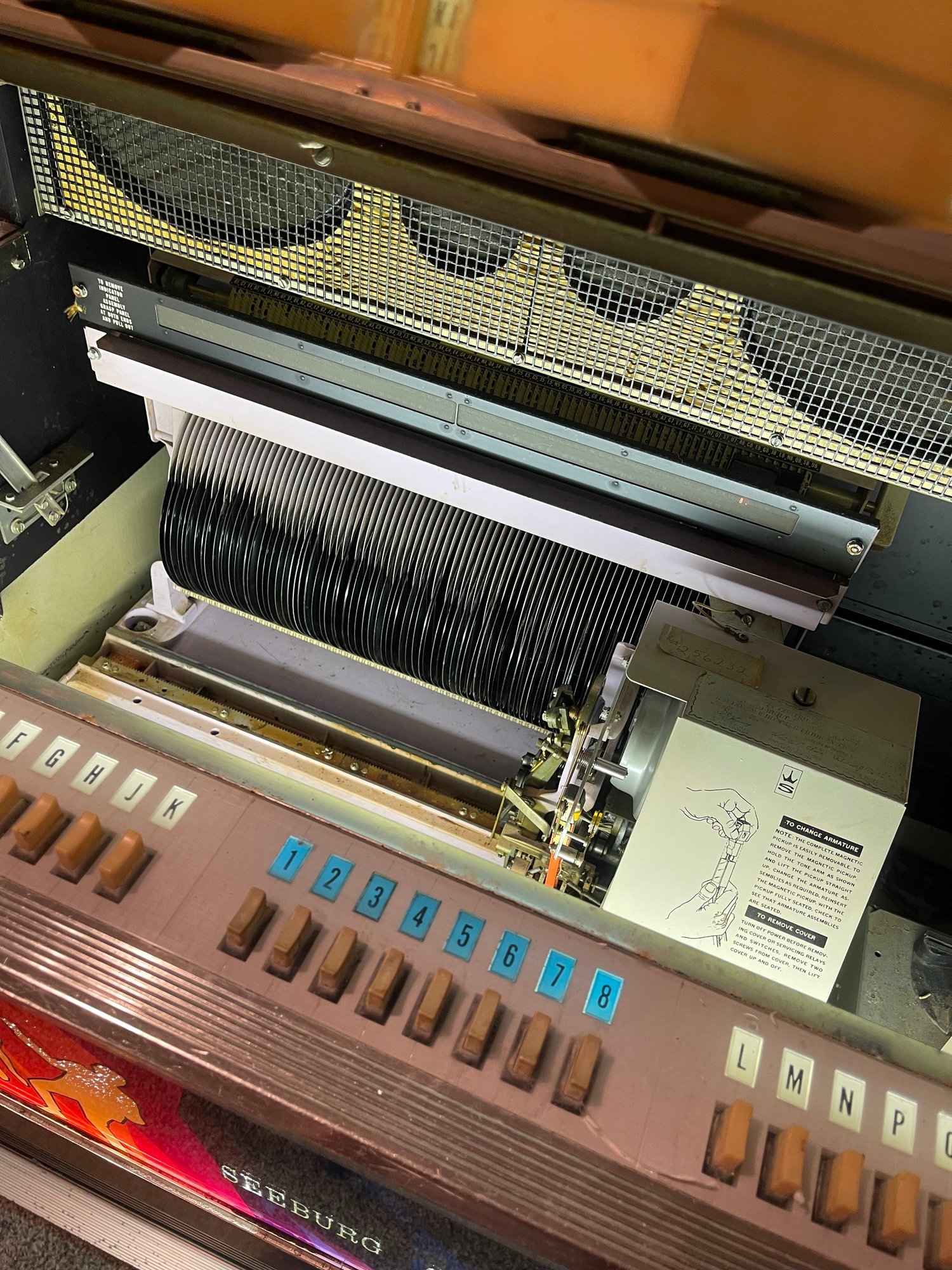 Vintage Seeburg Stereo Showcase Model SS160 45-RPM Record Jukebox