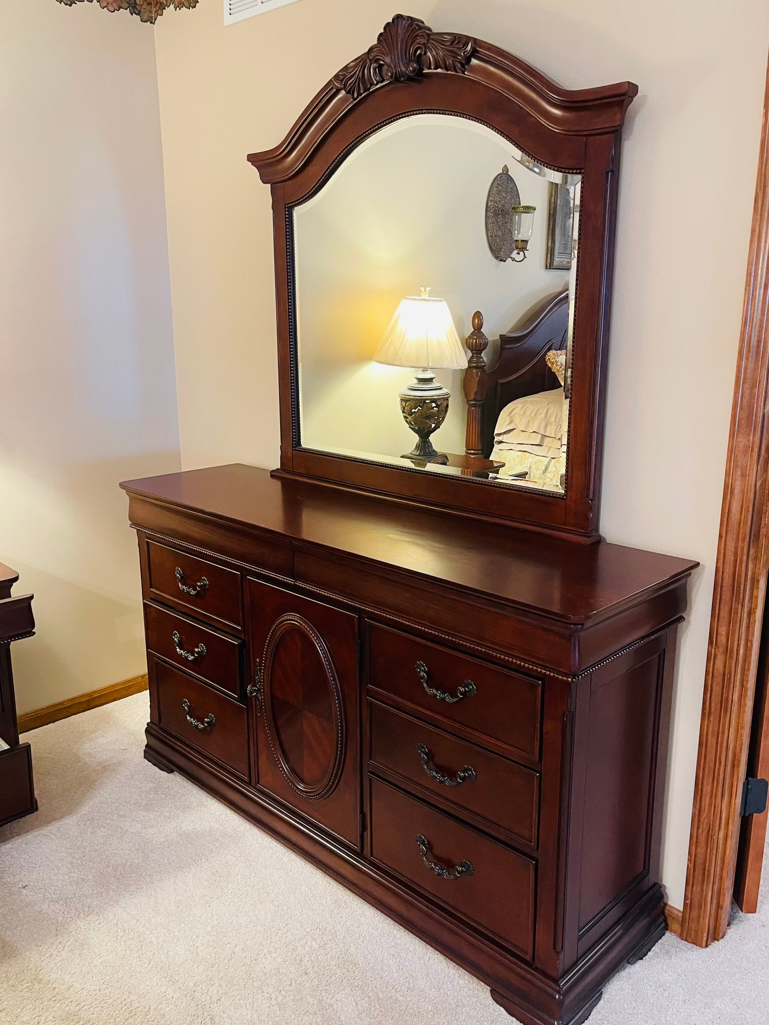 Ashley Davis International King Bedroom Set Six Drawer Chest Dresser &  Mirror Pair Night Stands Pillow Top #1783 | Auctionninja.com