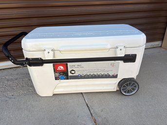 White Igloo Glide Pro 110 Qt. Rolling Cooler