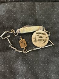 Vintage Souvenir Bracelet Chicago 14 K Gold Plated  With Pocket Knife