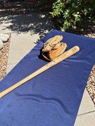 Easton 13' Baseball Golve EX1300/Legends Baseball Bat