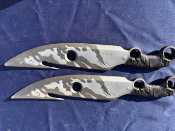 (2) Plastic Knives For Halloween Fun!