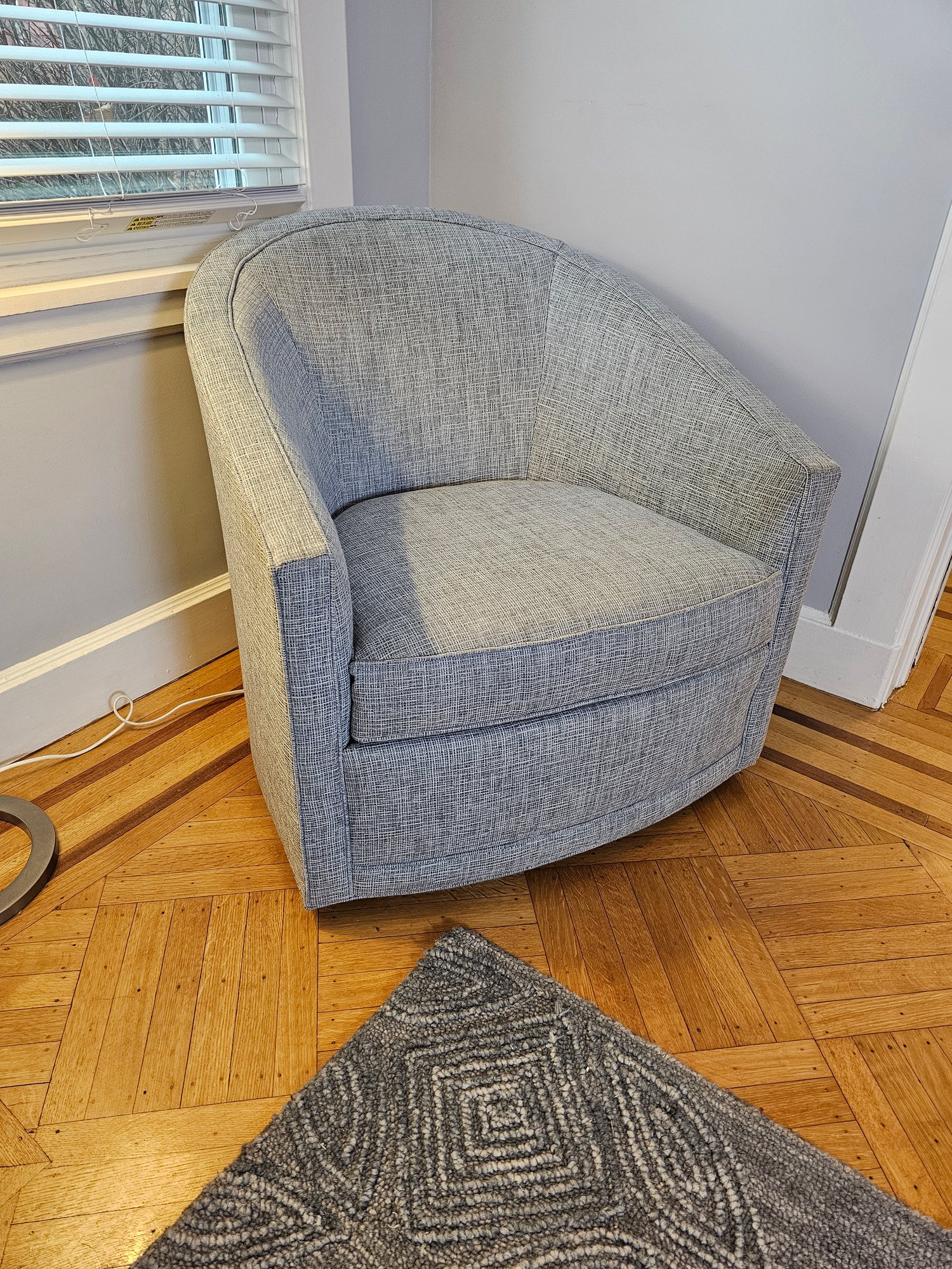 Handsome Ethan Allen Swivel Chair #8534 | Auctionninja.com