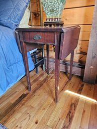 Drop Leaf Table / Nightstand